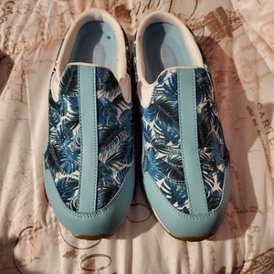 Easy Spirit Slip On's